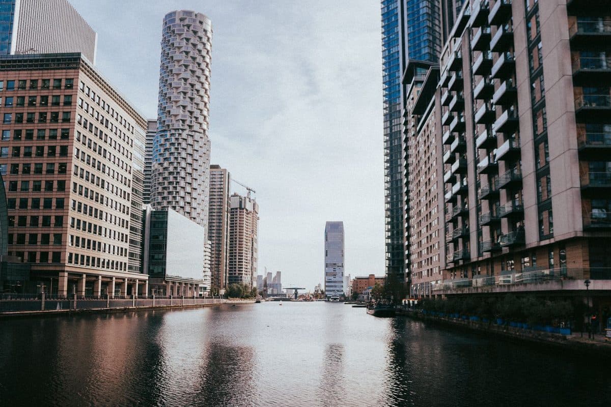 Best Estate Agent Websites in Canary Wharf