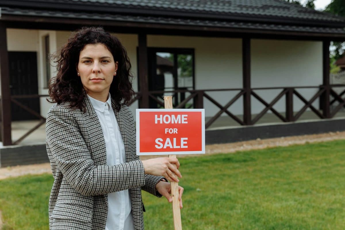 How to Showcase Awards and Testimonials on Your Estate Agent Website