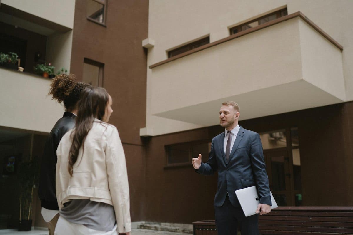 How to Use Live Chat on Your Estate Agent Website